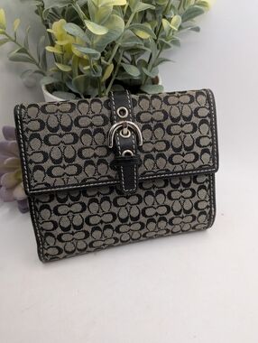 Coach Vintage Soho Signature C Buckle French Wallet Black